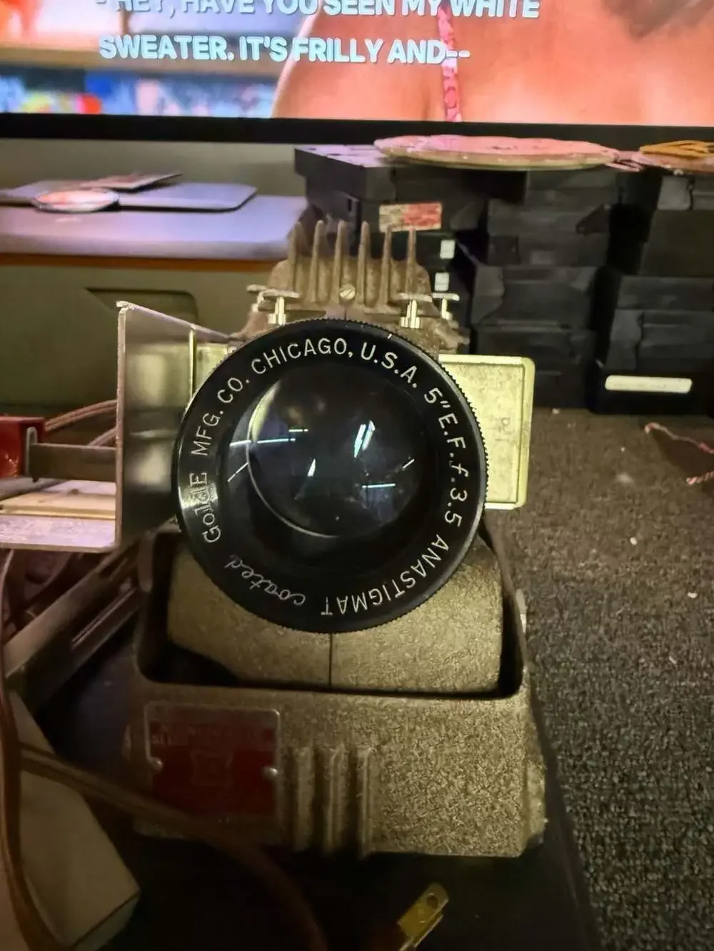 GoldE Manumatic Model 300-P-1042 Blower Cooled Slide Projector